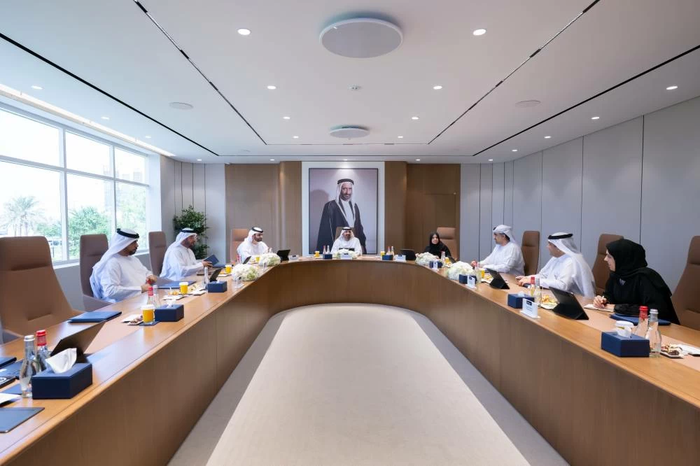In a meeting chaired by His Highness Sheikh Ahmed bin Saeed Al Maktoum, Chairman of the Board of Directors of Dubai Health, and attended by His Highness Sheikh Mansoor bin Mohammed bin Rashid Al Maktoum, Vice Chairman of the Board, the Dubai Health Board of Directors convened to review the latest developments on two landmark projects, the Hamdan Bin Rashid Cancer Hospital and the new Diabetes Center, and discuss future initiatives.