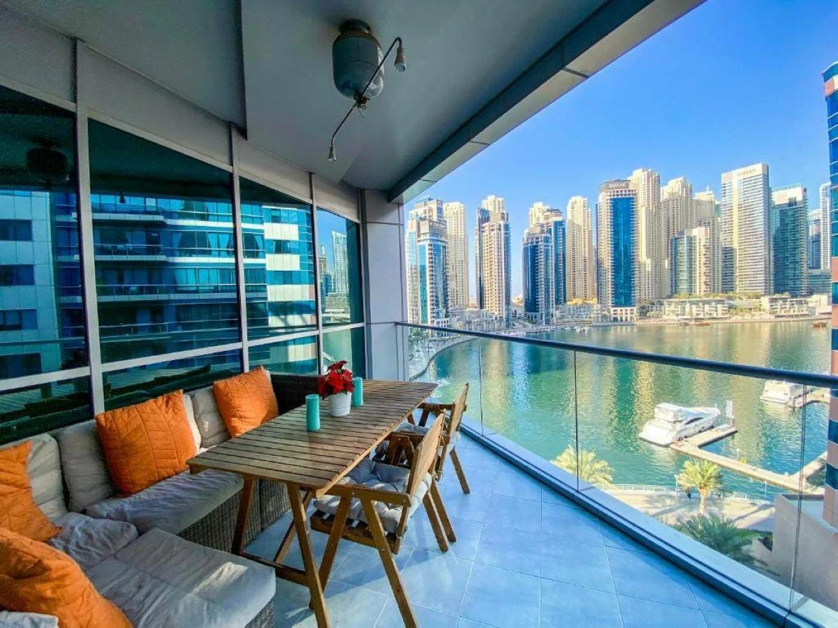 The department recorded 512 sales transactions worth AED1.7 billion, comprising 63 building sales, 49 land sales, and 400 residential unit sales. File photograph