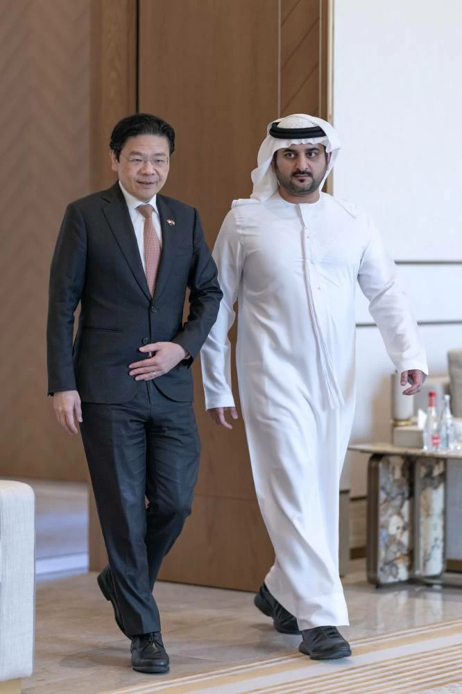 Maktoum bin Mohammed meets with Prime Minister of Singapore