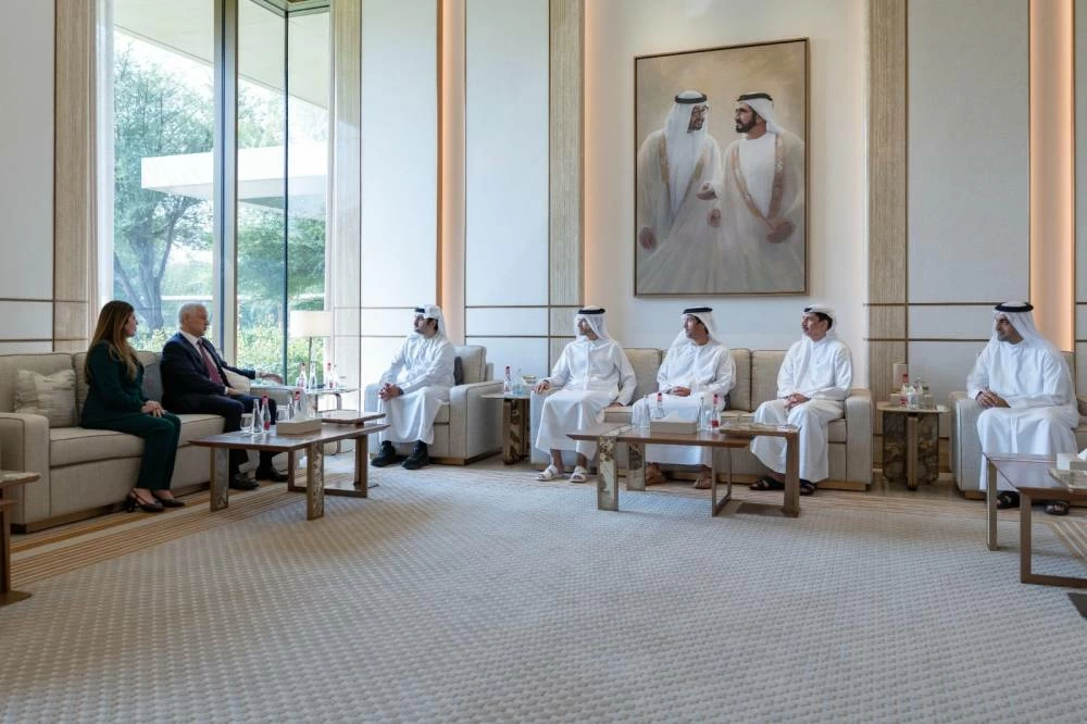 Maktoum bin Mohammed meets Standard Chartered Group CEO to discuss future of global financial sector