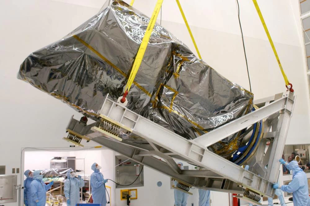NASA telescope on brink of Earth re-entry after failed rescue mission